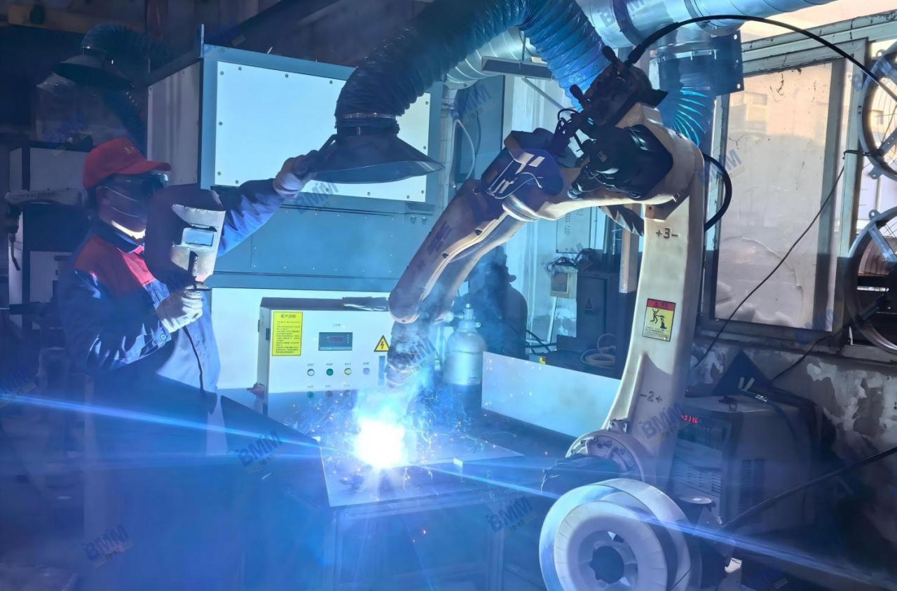 机器人焊接 2025-12-23-1